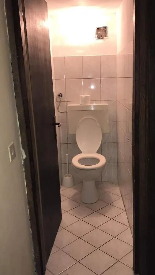 Ela Apartmani A1 Gornji Karin Guest house